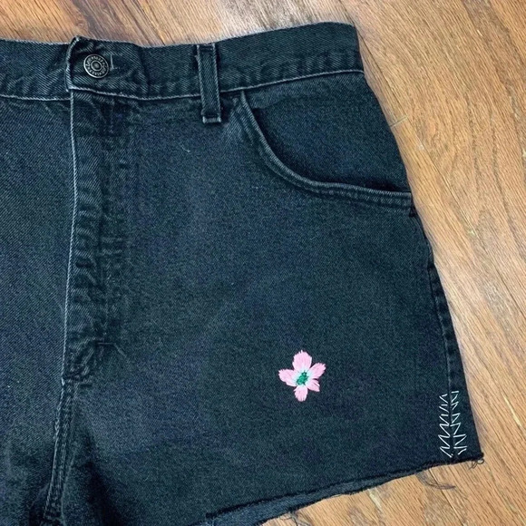Vintage Lee reworked hand embroidered black denim jean cut off high waist shorts - Picture 13 of 13